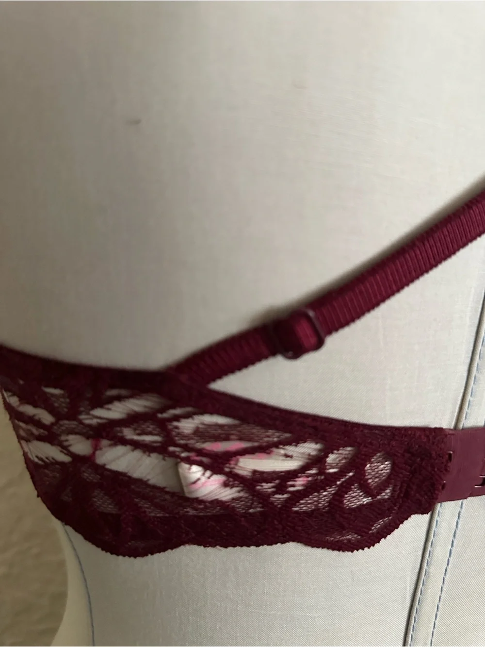 Victoria’s Secret Pink Burgundy Floral Lace V Wire Bralette XS - Picture 7 of 9